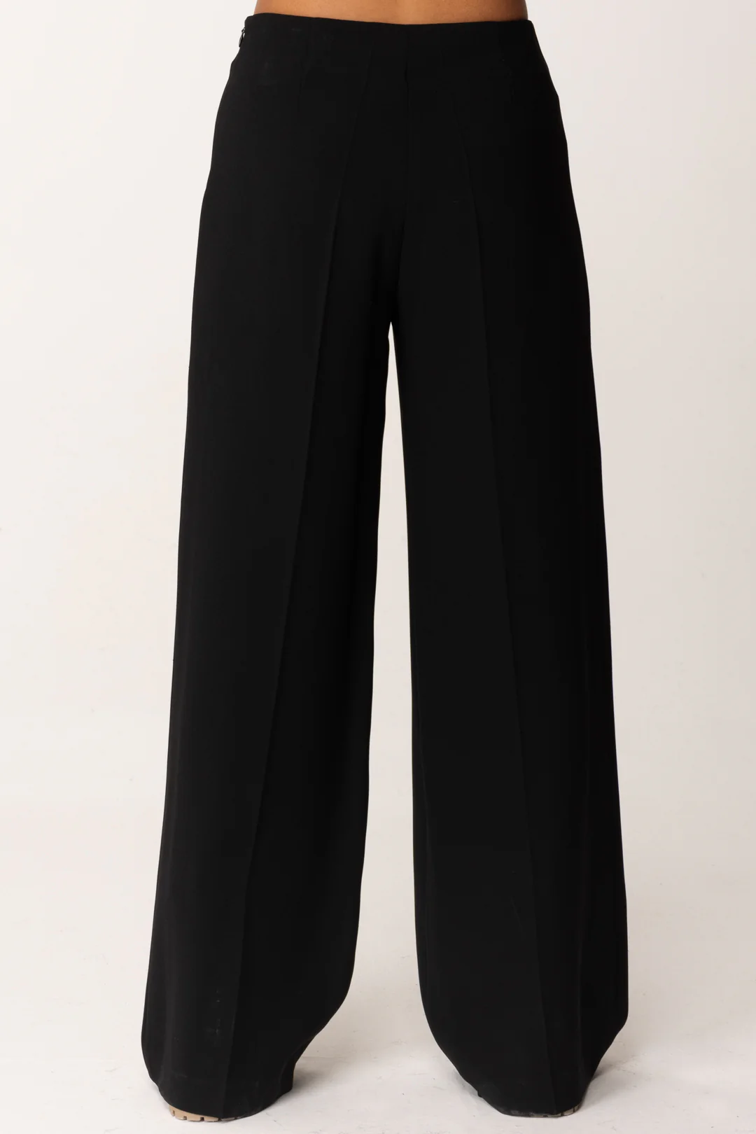 Pantaloni Wide-leg In Crepe con Charm Logo - Image 6