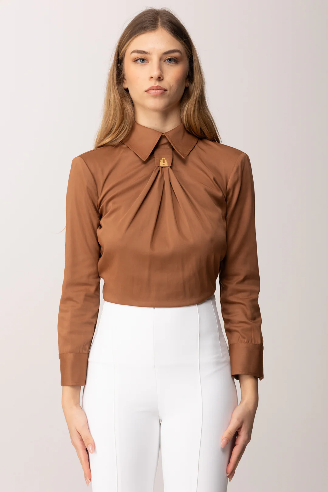 Camicia con Schiena Scoperta e Dettaglio Gioiello - Image 3