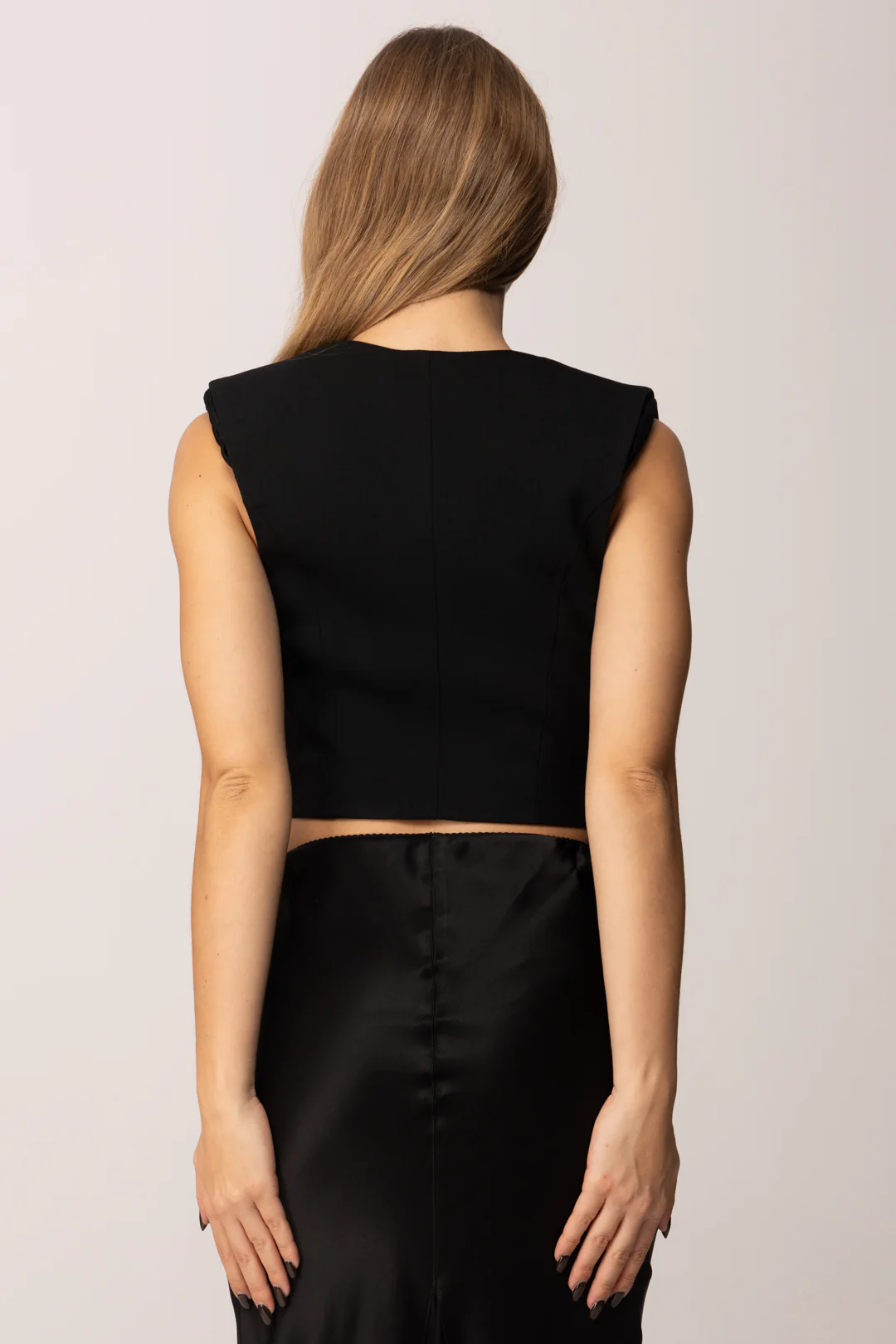 Gilet Crop con Rever In Raso e Doppiopetto - Image 5