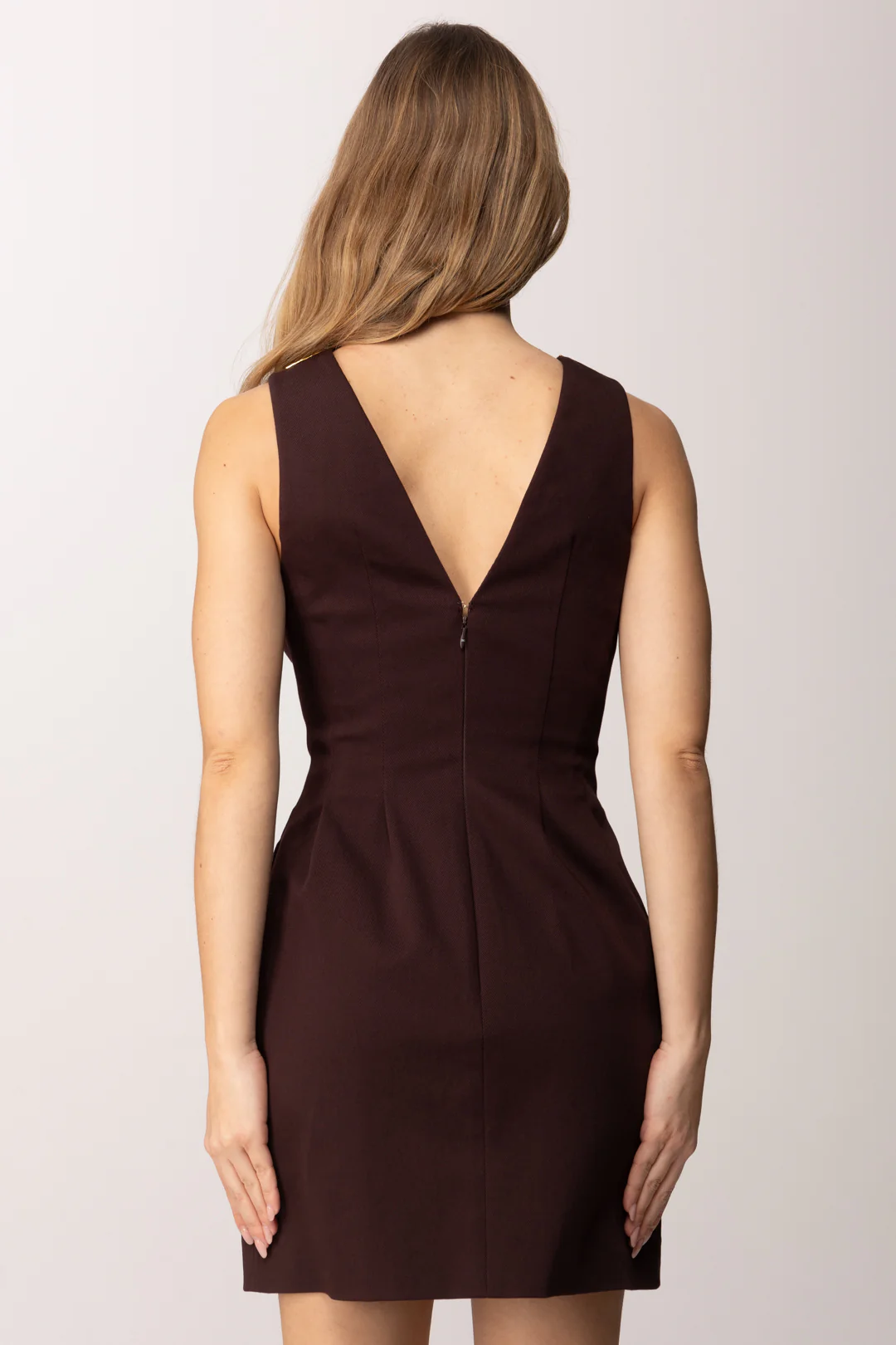 Mini Abito Scollo a V con Placca Oro - Image 5