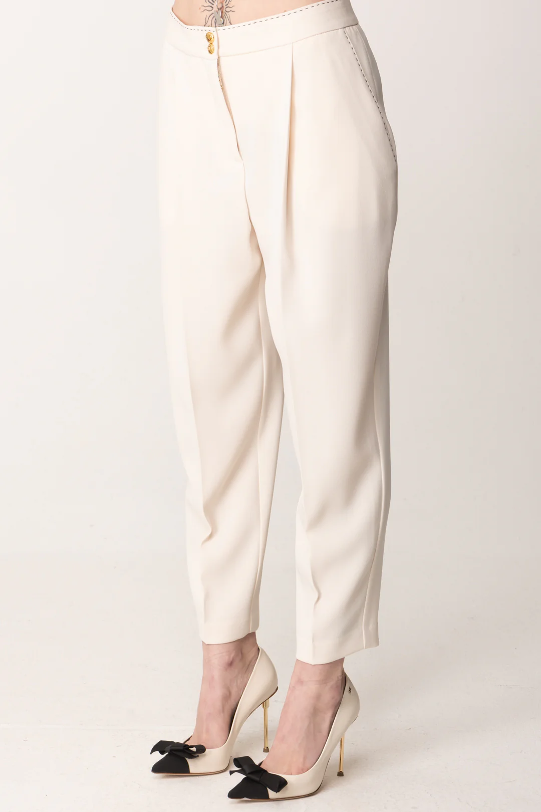 Pantaloni Crop con Impunture a Contrasto - Image 3