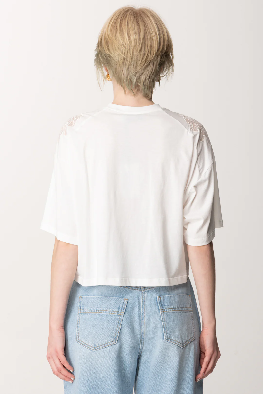 T-shirt Crop con Ricami Floreali - Image 3