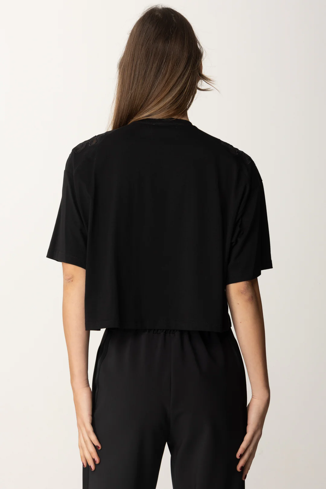 T-shirt Crop con Ricami Floreali - Image 5